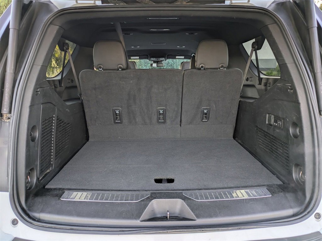 Used 2023 Chevrolet Suburban Premier image 32