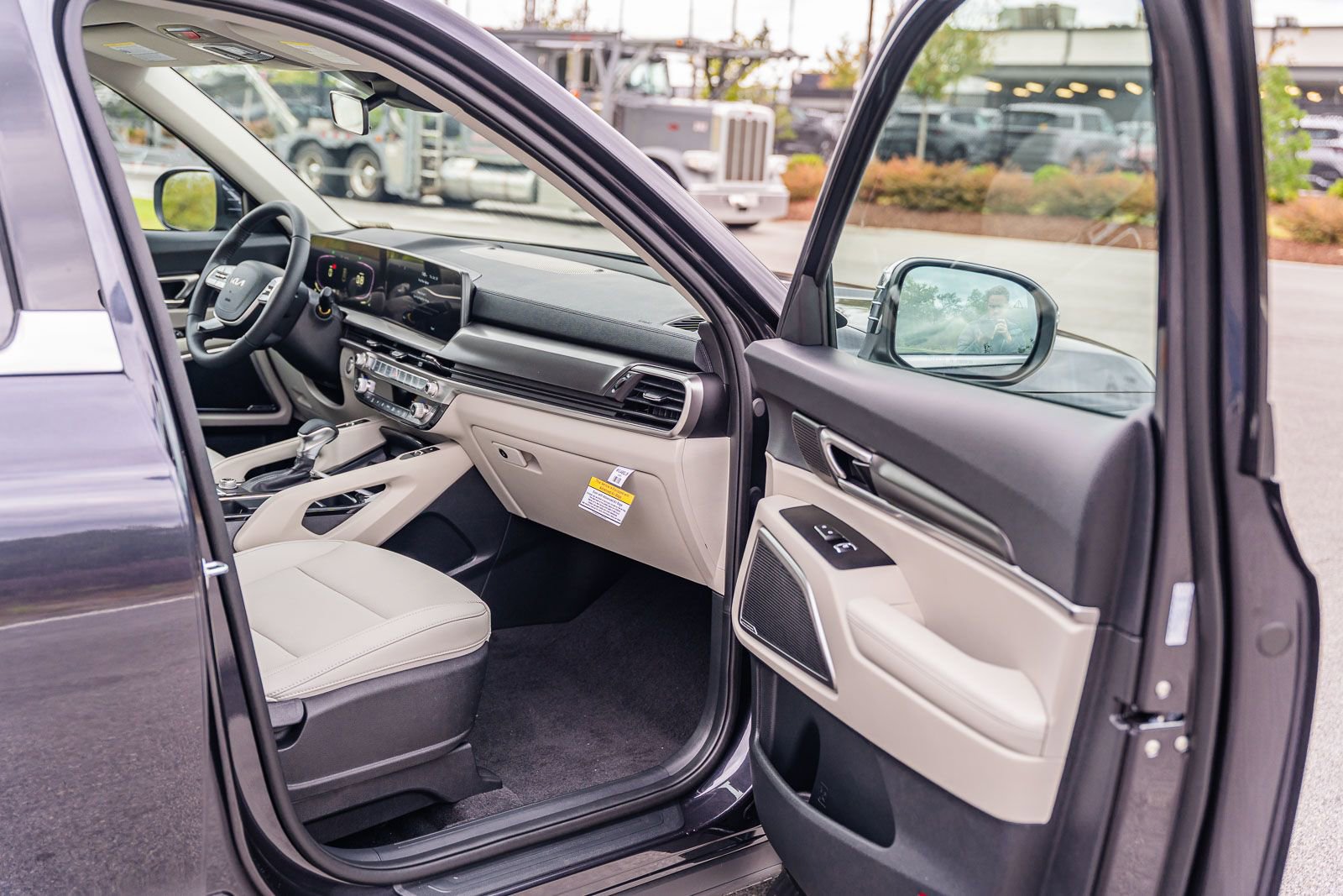 New 2025 Kia Telluride S image 8