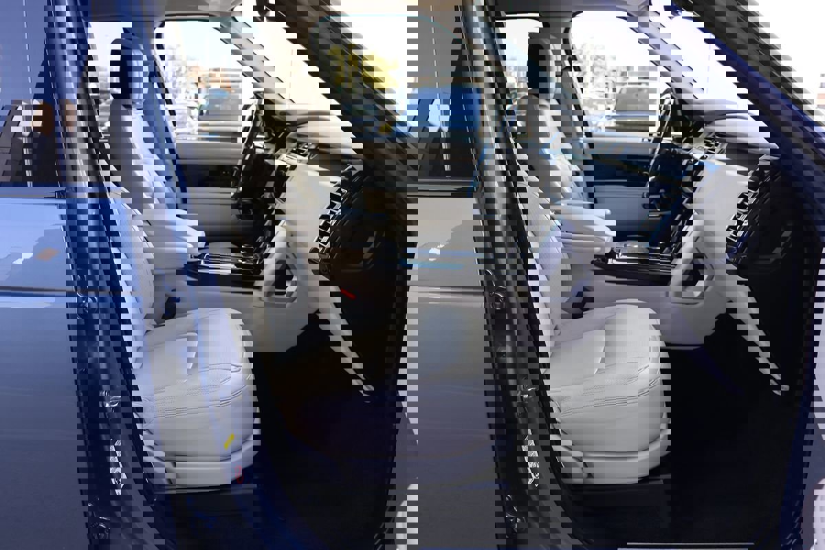 Used 2021 Land Rover Range Rover P525 Westminster Edition LWB image 37