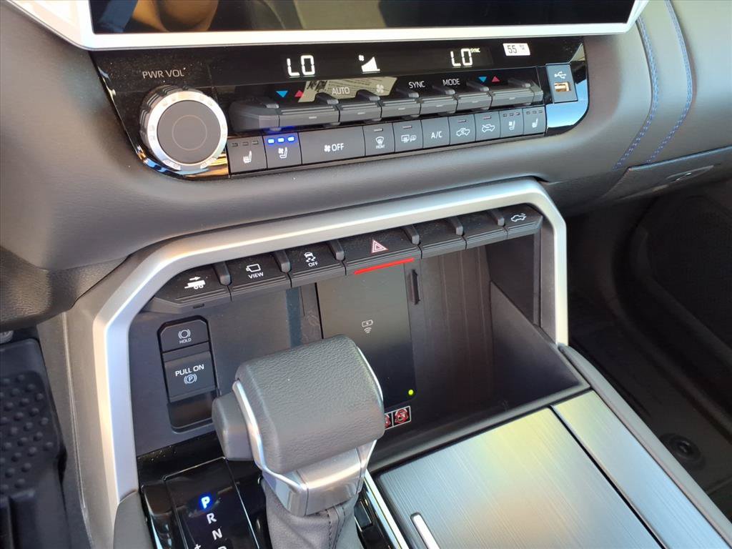 Used 2025 Toyota Tundra Platinum AWD/4WD image 33
