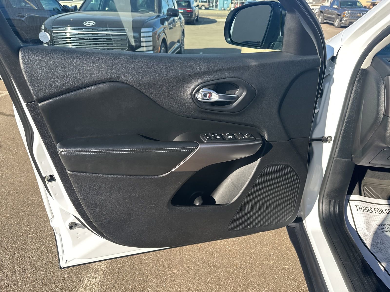 Used 2020 Jeep Cherokee Latitude Plus image 12