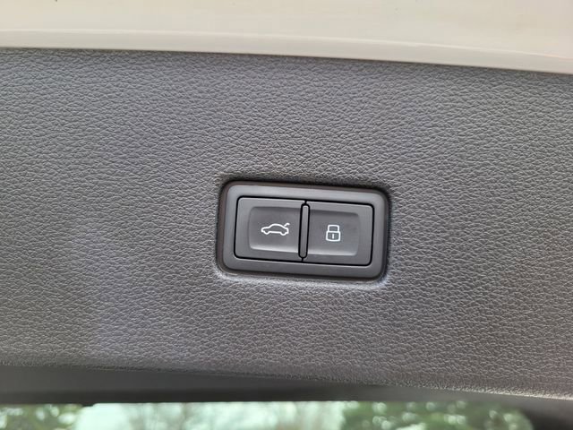 Used 2020 Audi Q8 Prestige w/ Prestige Package image 28