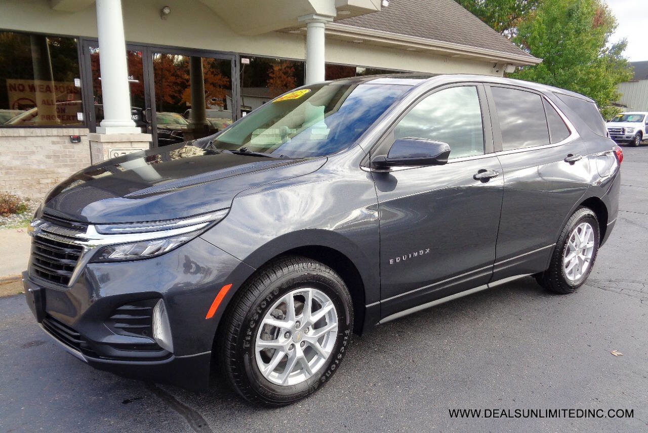 Used 2023 Chevrolet Equinox LT w/ LPO, Floor Liner Package image 1