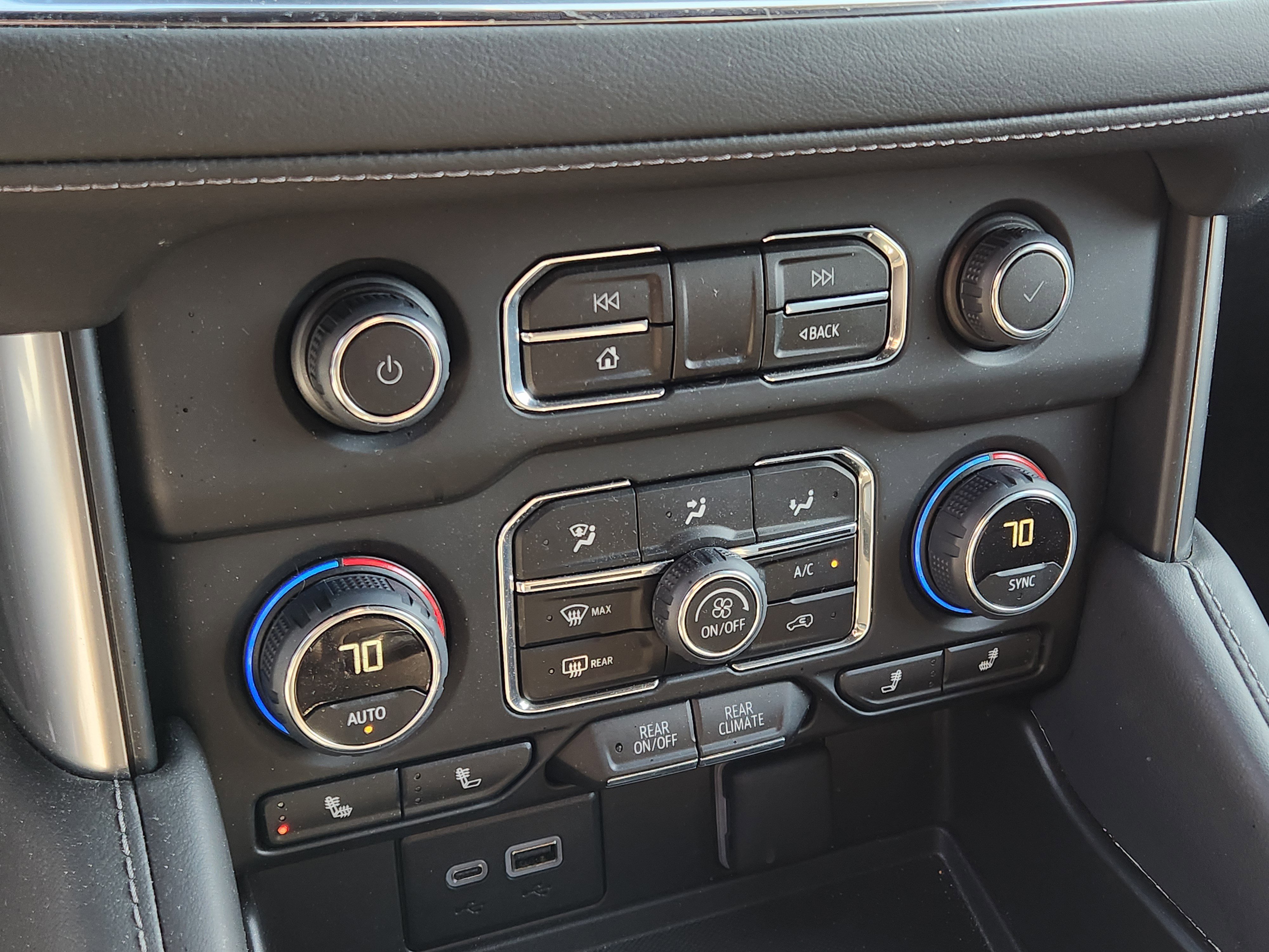 Used 2024 Chevrolet Tahoe Z71 w/ Luxury Package image 19