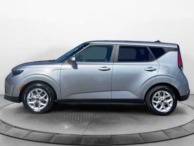 Used 2023 Kia Soul LX w/ LX Technology Package image 2