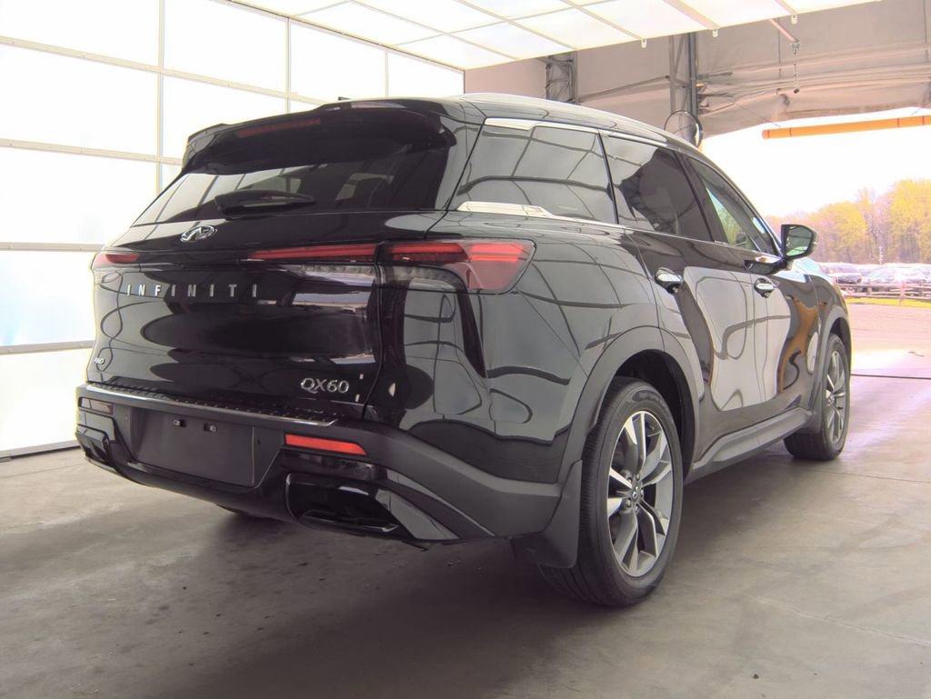 Used 2023 INFINITI QX60 Luxe w/ Performance Audio Package image 6