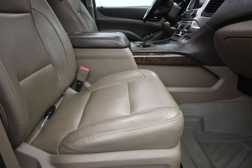 Used 2020 Chevrolet Suburban LT w/ Luxury Package RWD image 25