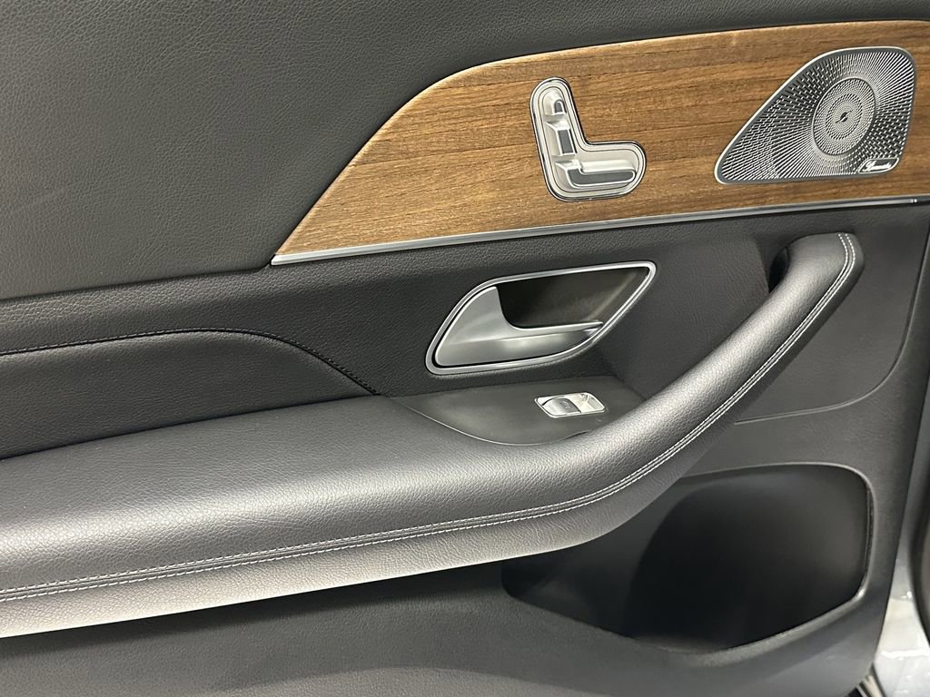 Used 2020 Mercedes-Benz GLS 450 4MATIC image 25