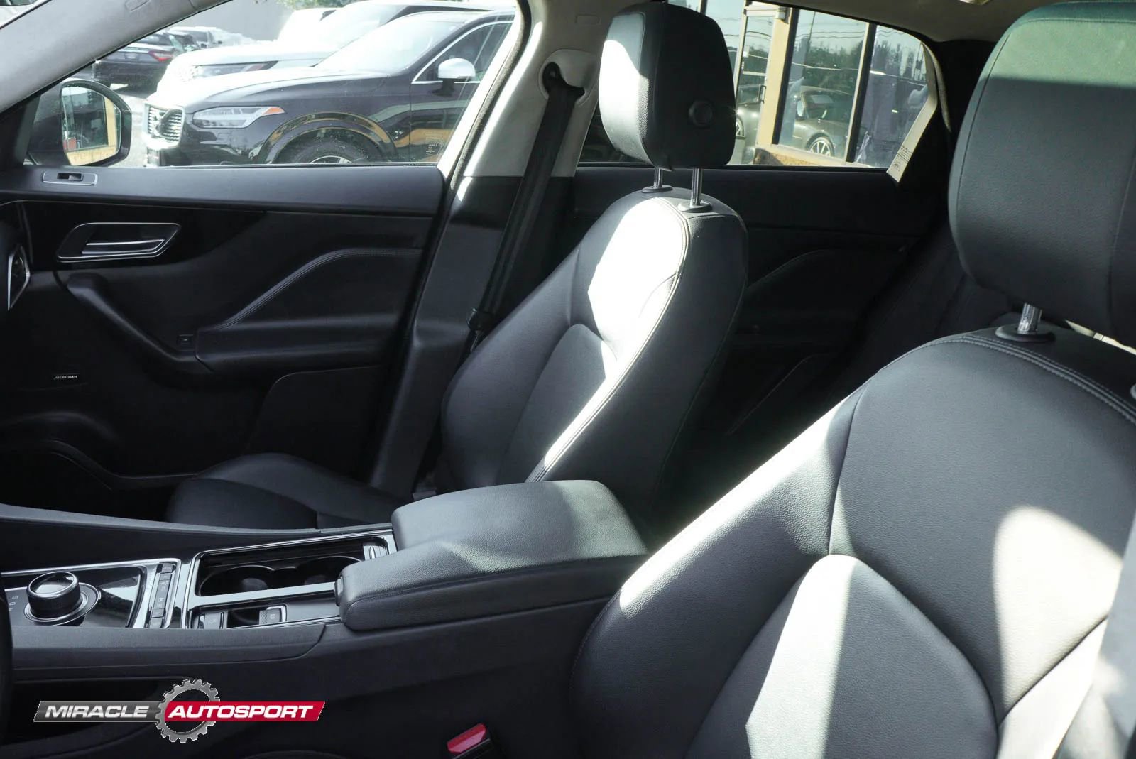 Used 2019 Jaguar F-PACE Premium image 19