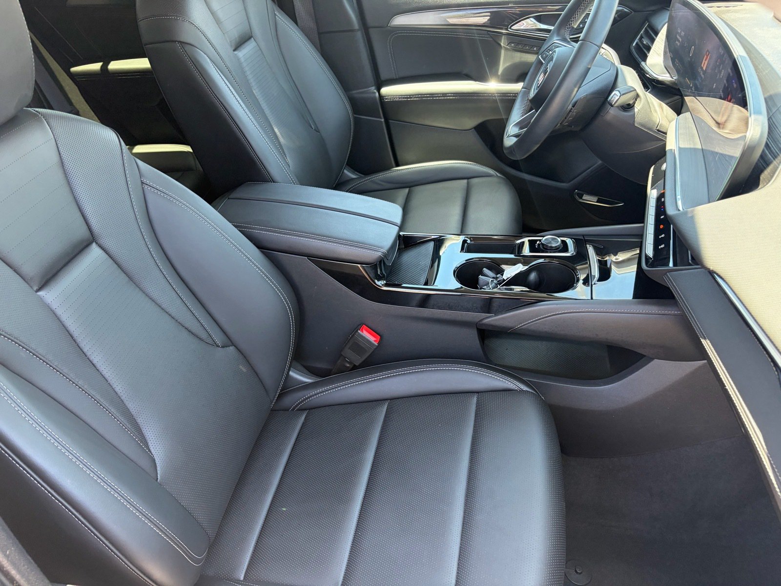 Used 2025 Buick Envision Preferred AWD/4WD image 30