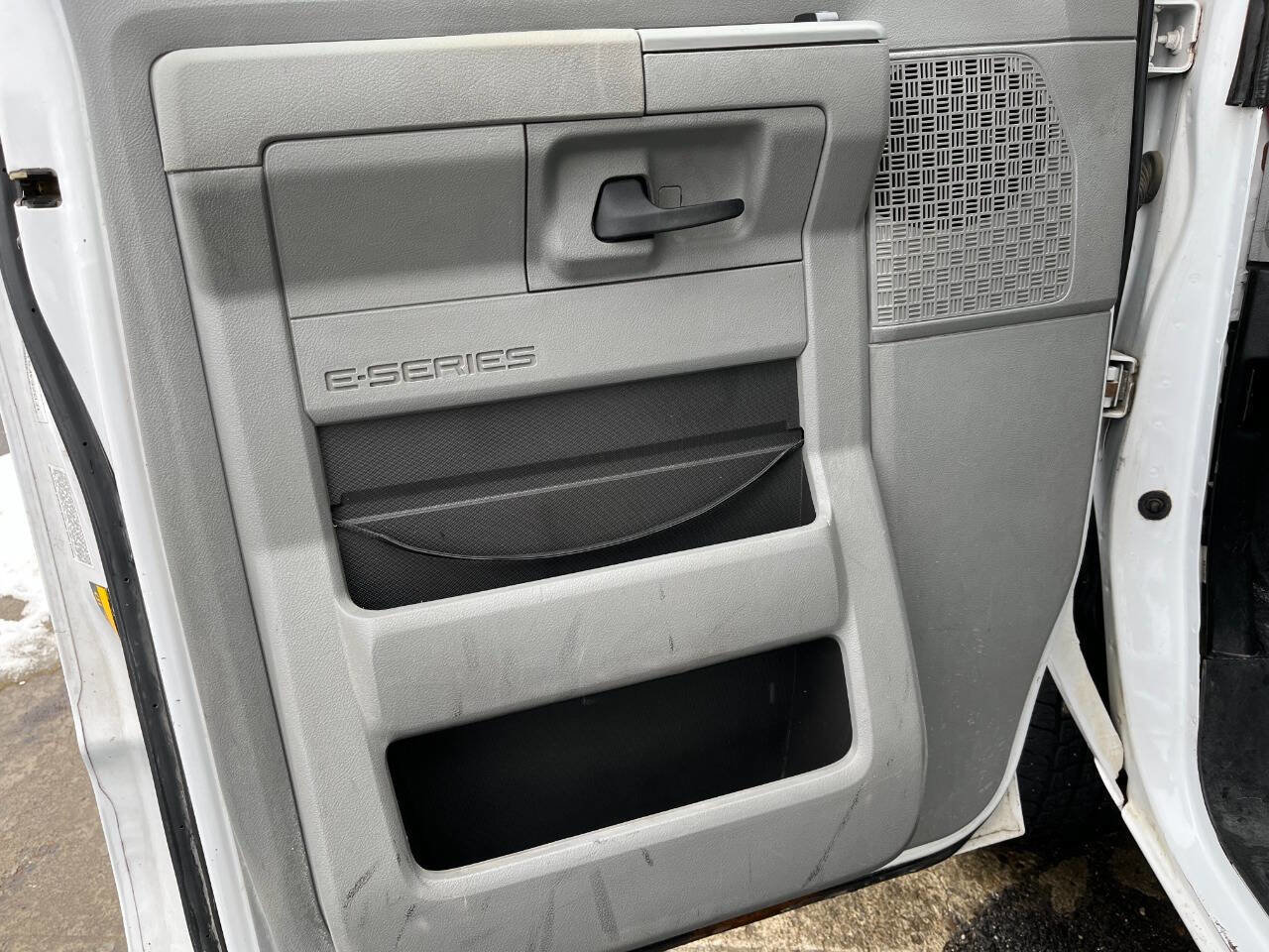 Used 2015 Ford E-450 and Econoline 450 Super Duty w/ Power Windows & Locks Group RWD image 6