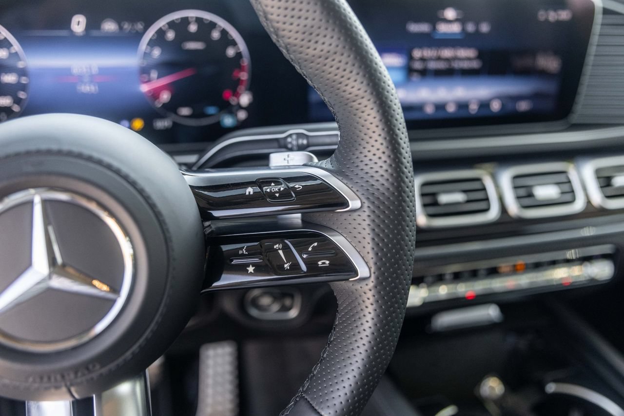Used 2024 Mercedes-Benz GLS 580 4MATIC image 21