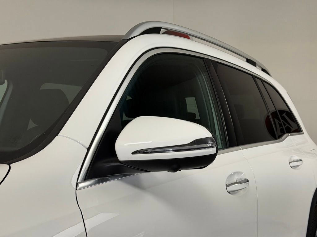Used 2022 Mercedes-Benz GLB 250 4MATIC w/ Premium Package Lite image 12
