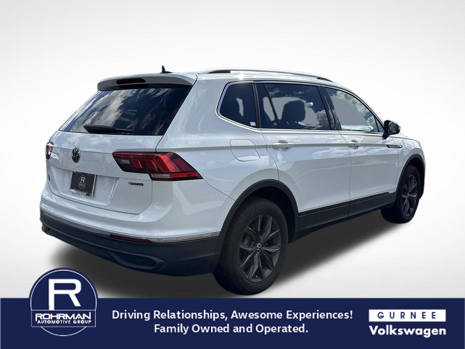 Used 2023 Volkswagen Tiguan SE w/ Panoramic Sunroof Package AWD/4WD image 10