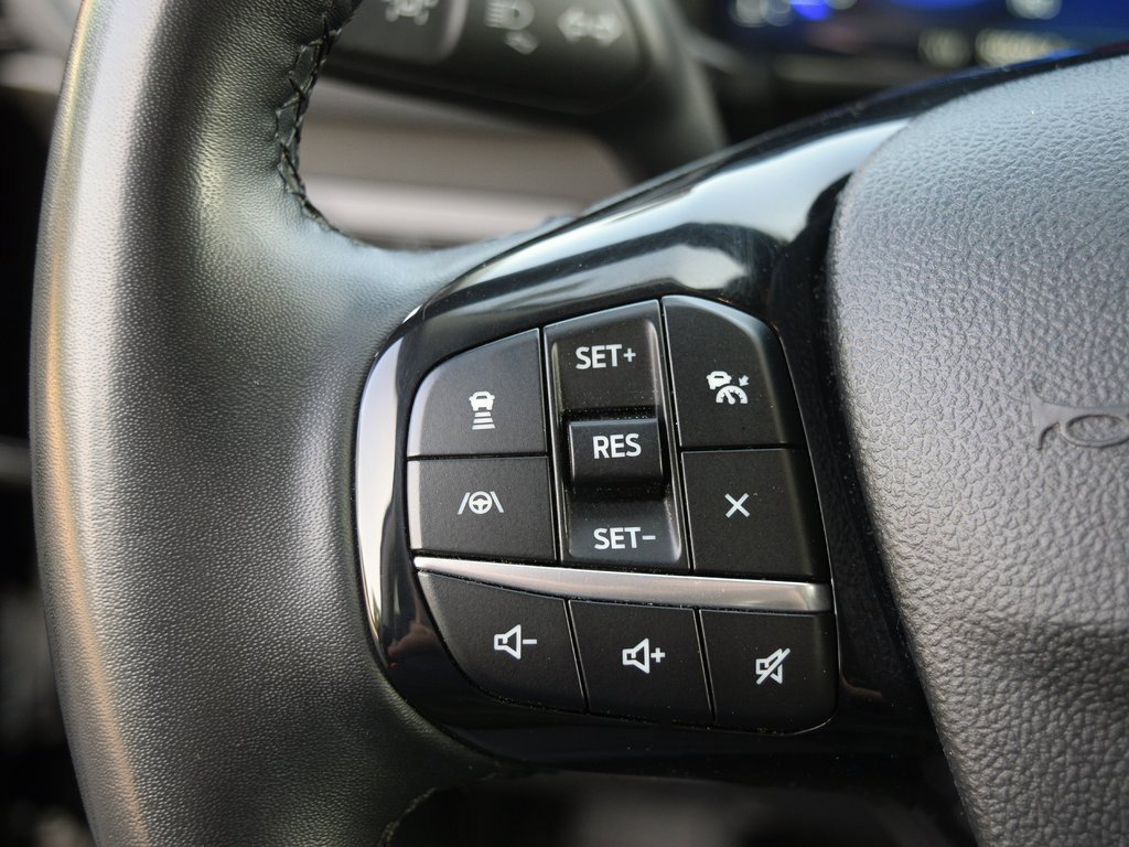 Used 2022 Ford Escape Titanium image 15