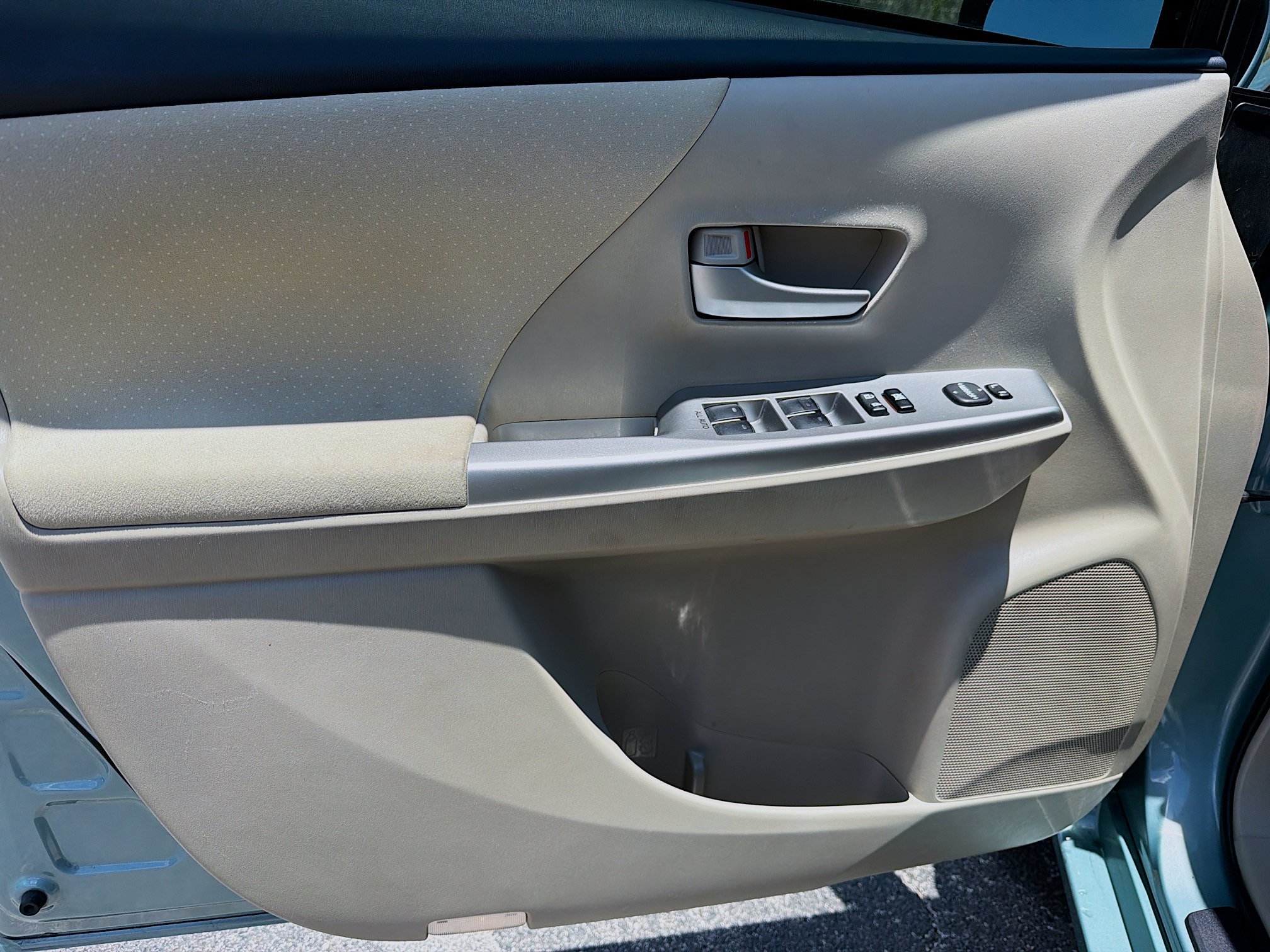Used 2014 Toyota Prius V Two FWD image 19