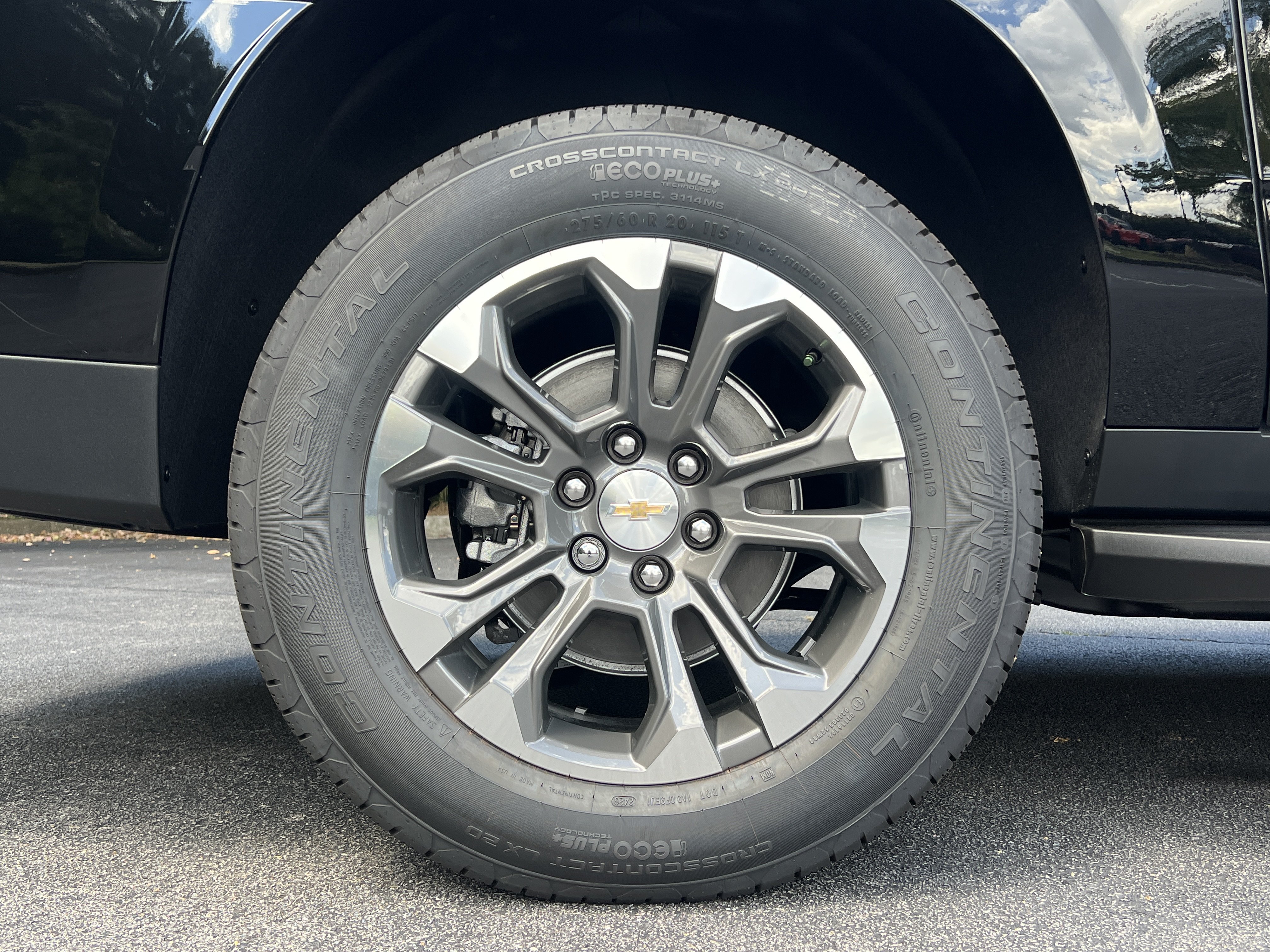 New 2026 Chevrolet Suburban LS w/ LPO, Dark Essentials Package AWD/4WD image 40
