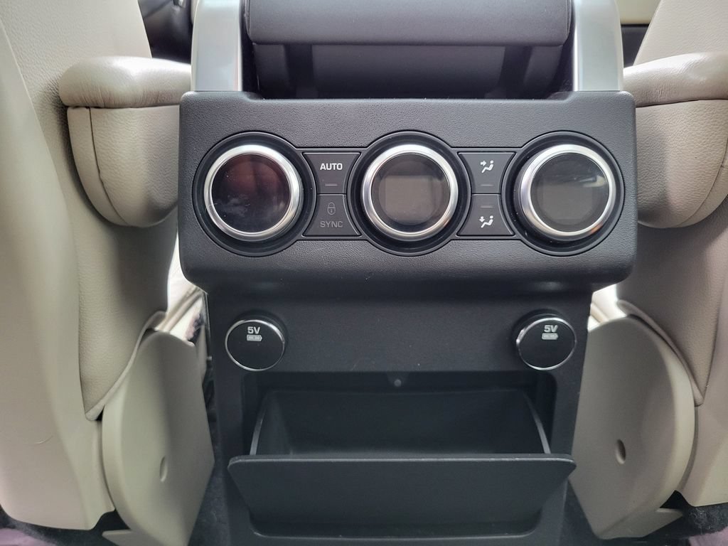 Used 2017 Land Rover Discovery HSE AWD/4WD image 25