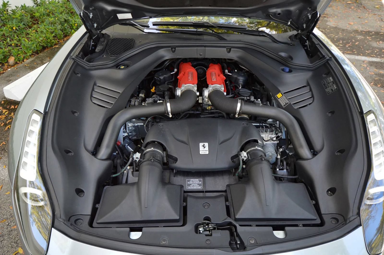 Used 2015 Ferrari California T RWD image 68