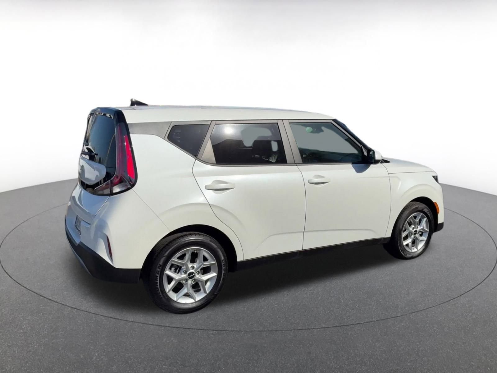 Used 2025 Kia Soul LX w/ LX Technology Package image 15