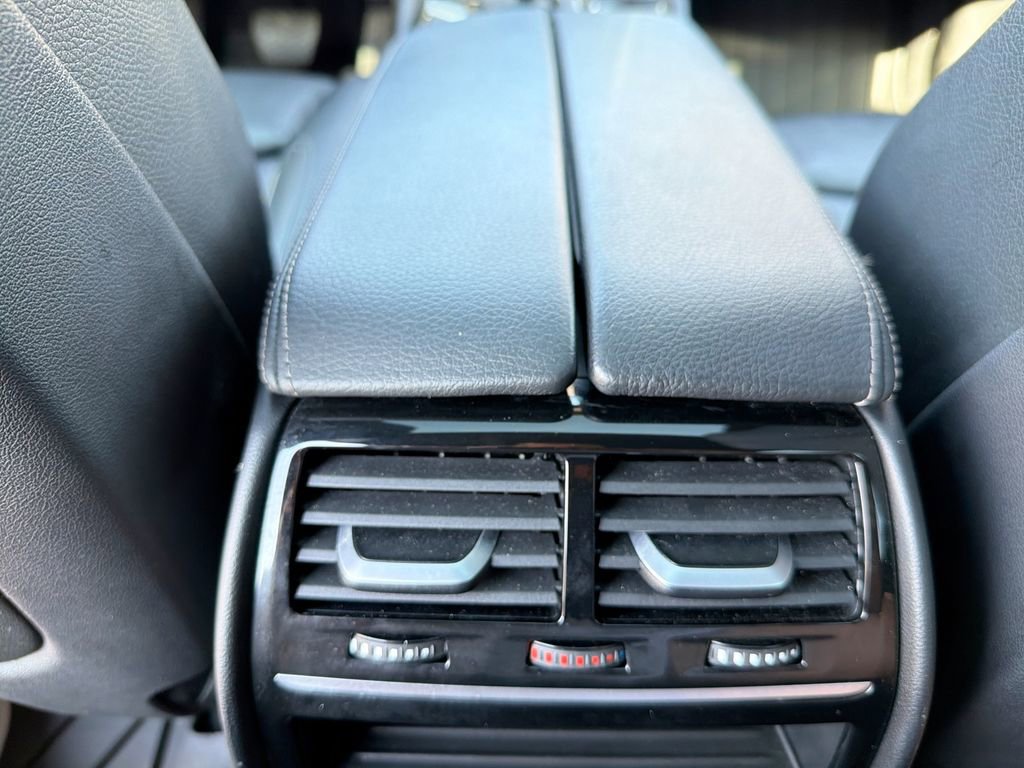 Used 2019 BMW 530i xDrive w/ Convenience Package image 36