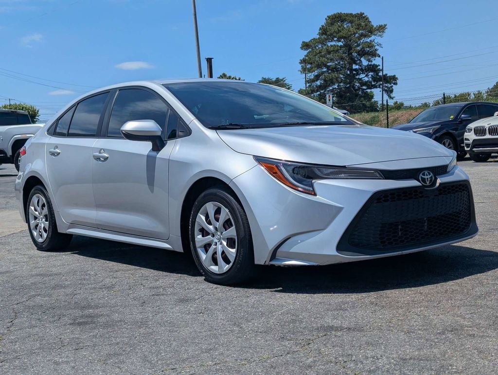 Used 2021 Toyota Corolla LE FWD image 3