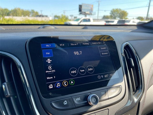 Used 2022 Chevrolet Equinox RS w/ Infotainment Package image 13