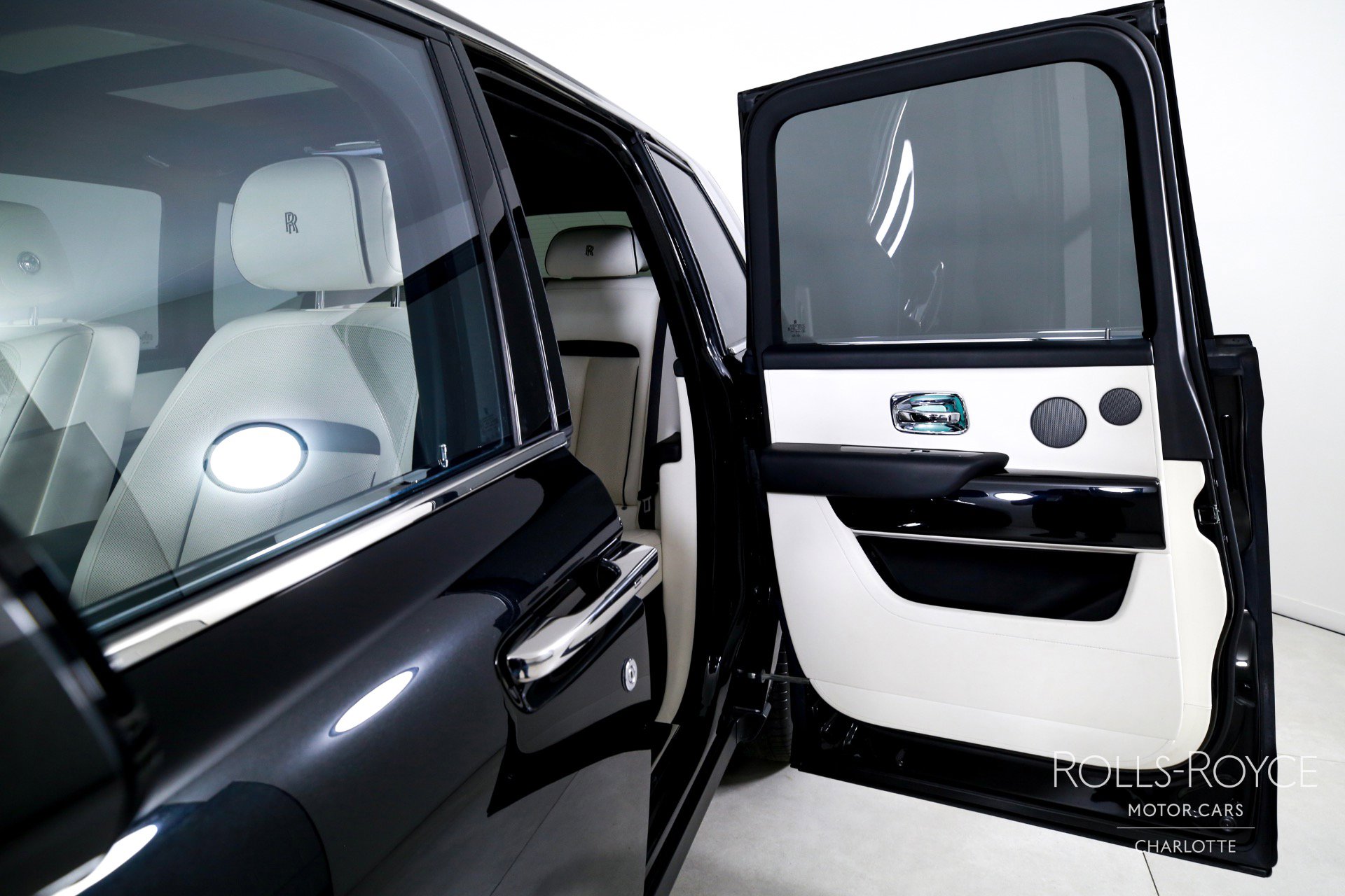 Used 2022 Rolls-Royce Cullinan image 17