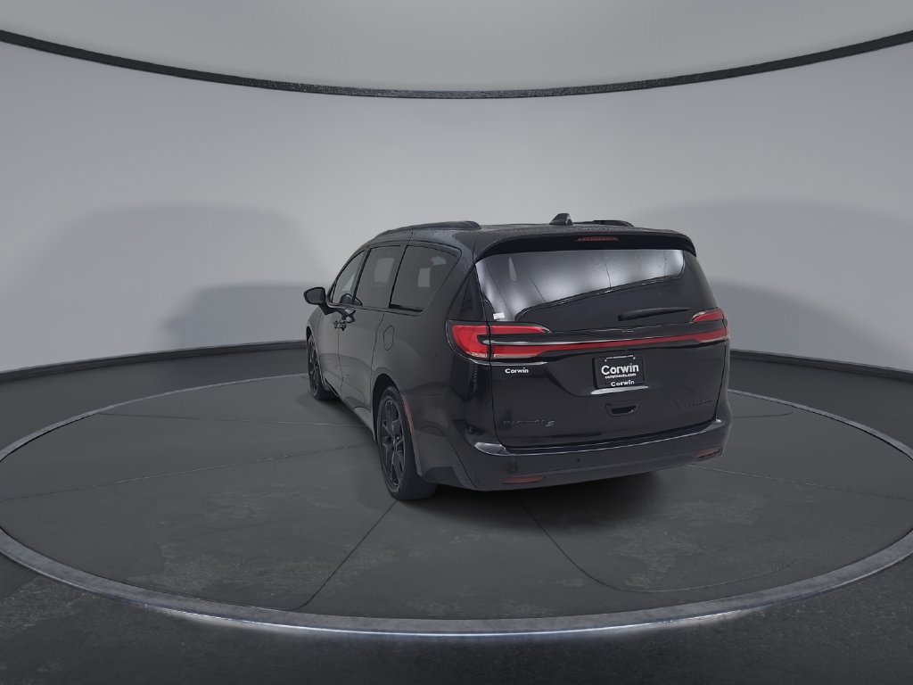 Certified 2025 Chrysler Pacifica Limited FWD image 14