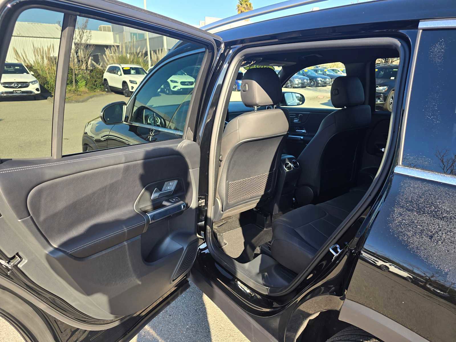 Used 2025 Mercedes-Benz GLB 250 4MATIC image 17