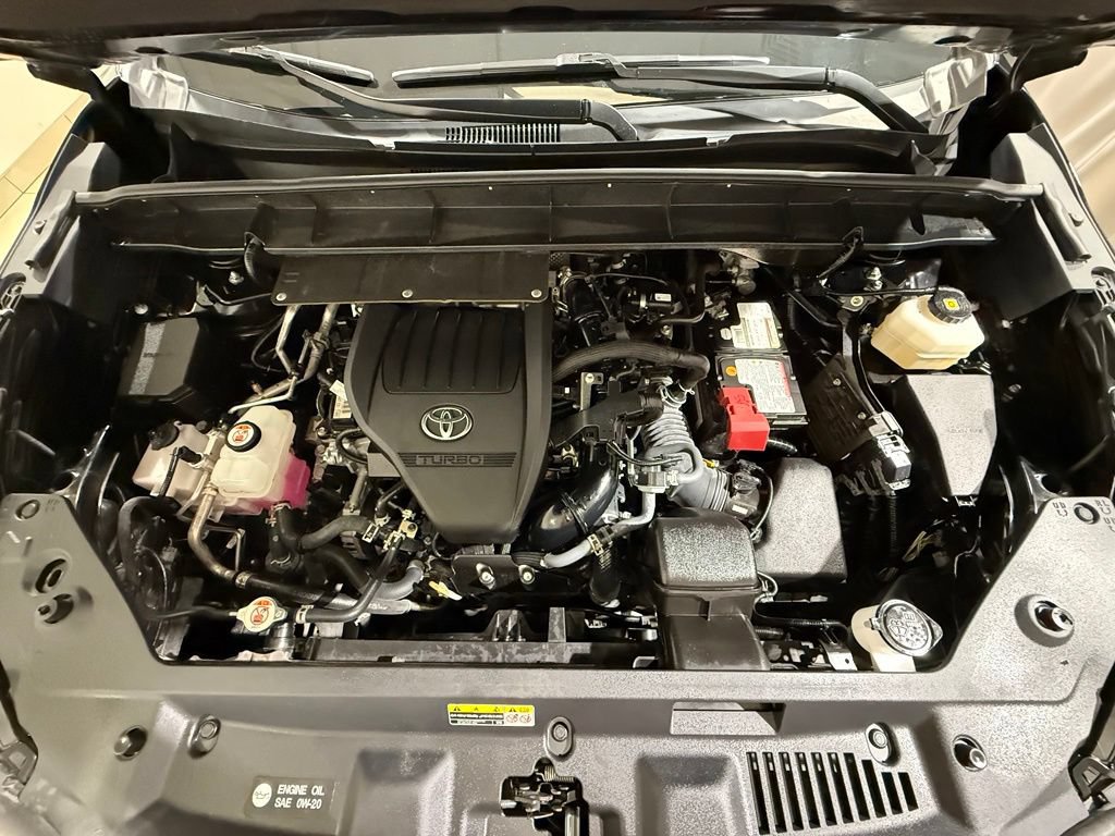 Certified 2024 Toyota Highlander XLE AWD/4WD image 10