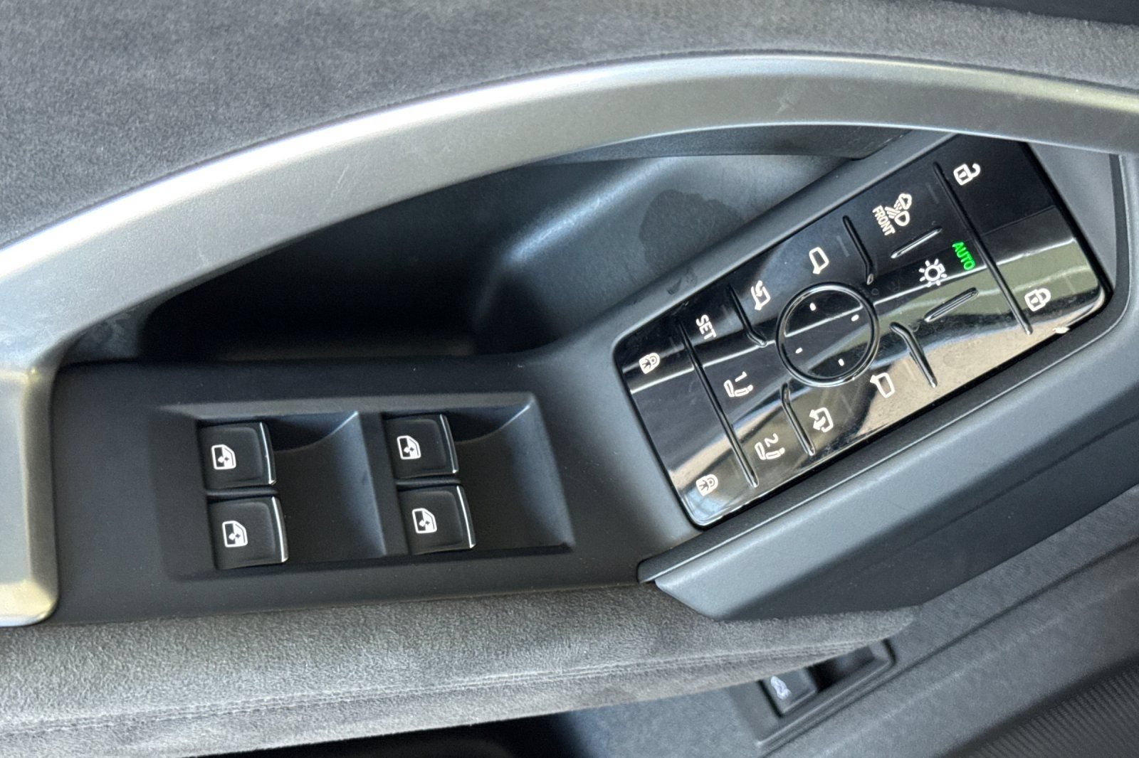 Used 2025 Audi SQ5 Premium Plus AWD/4WD image 15