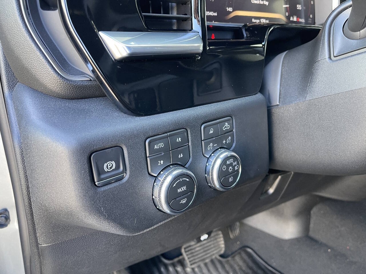 Used 2026 GMC Sierra 2500 SLE w/ SLE Value Package; AWD/4WD image 12