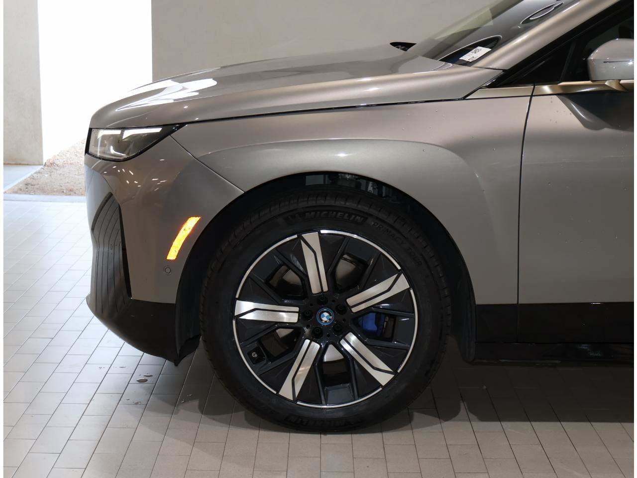 Certified 2024 BMW iX xDrive50 w/ Premium Package AWD/4WD image 4