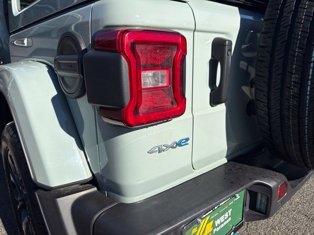 Used 2024 Jeep Wrangler Unlimited Sahara w/ Technology Group AWD/4WD image 29