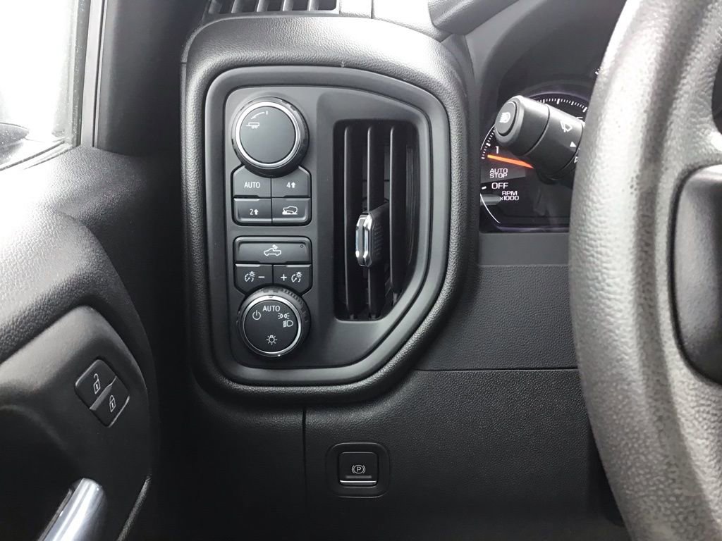 Used 2023 Chevrolet Silverado 1500 Custom image 33