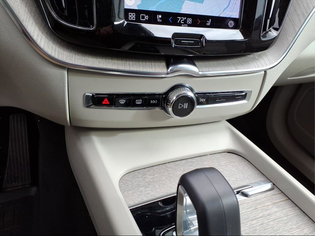 Used 2023 Volvo XC60 B5 Plus w/ Protection Package Premier image 17