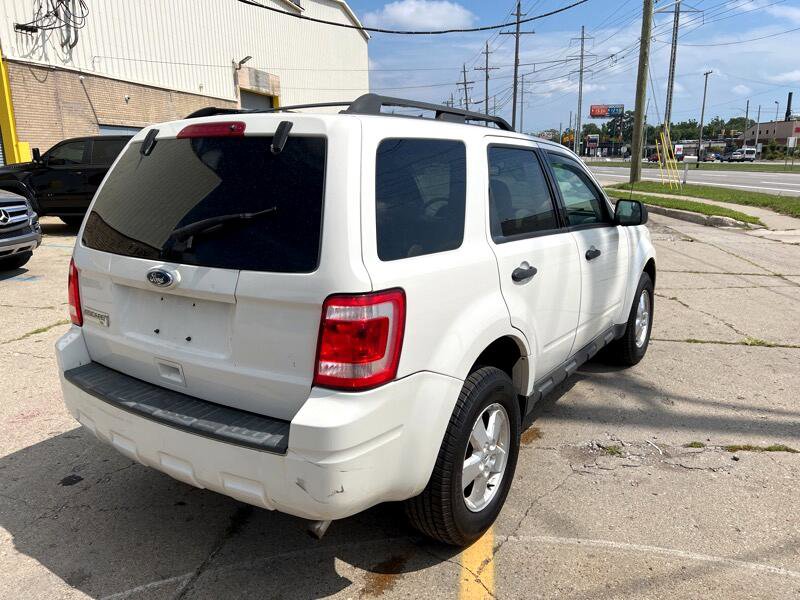 Used 2010 Ford Escape XLT image 3