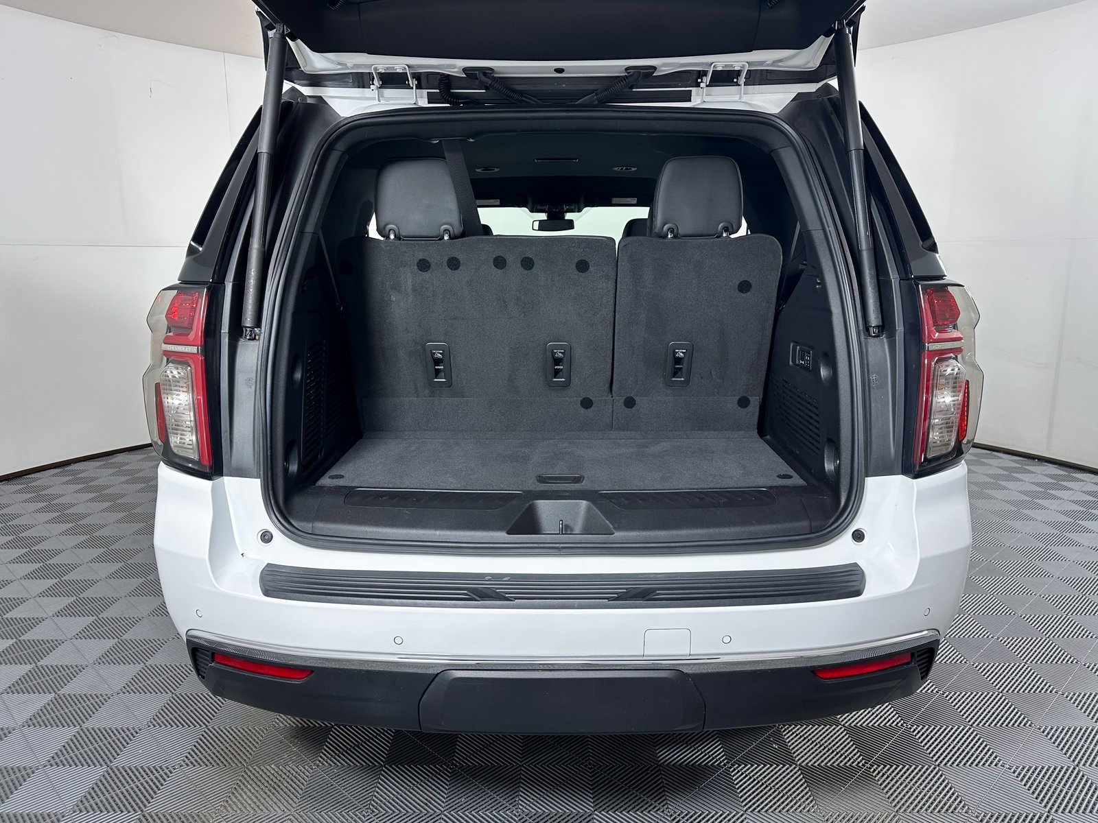 Used 2022 Chevrolet Tahoe LT w/ Luxury Package image 8