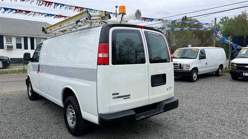 Used 2011 Chevrolet Express 2500 RWD image 2