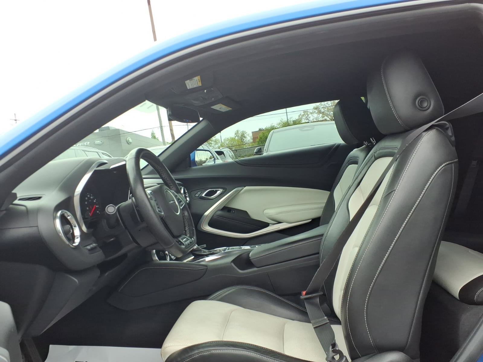 Used 2017 Chevrolet Camaro LT RWD image 15