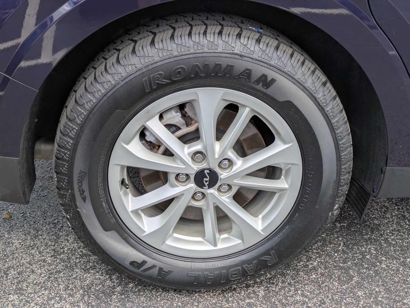 Certified 2024 Kia Carnival LX FWD image 9