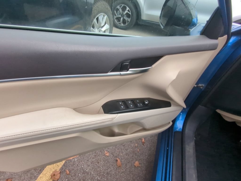 Used 2019 Toyota Camry XLE FWD image 8