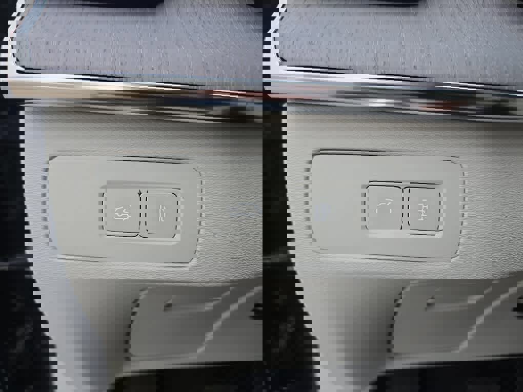 New 2026 Volvo XC90 T8 Ultra w/ Protection Package Premier image 24