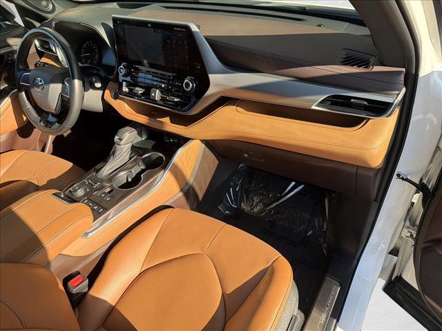 Used 2021 Toyota Highlander Platinum image 28