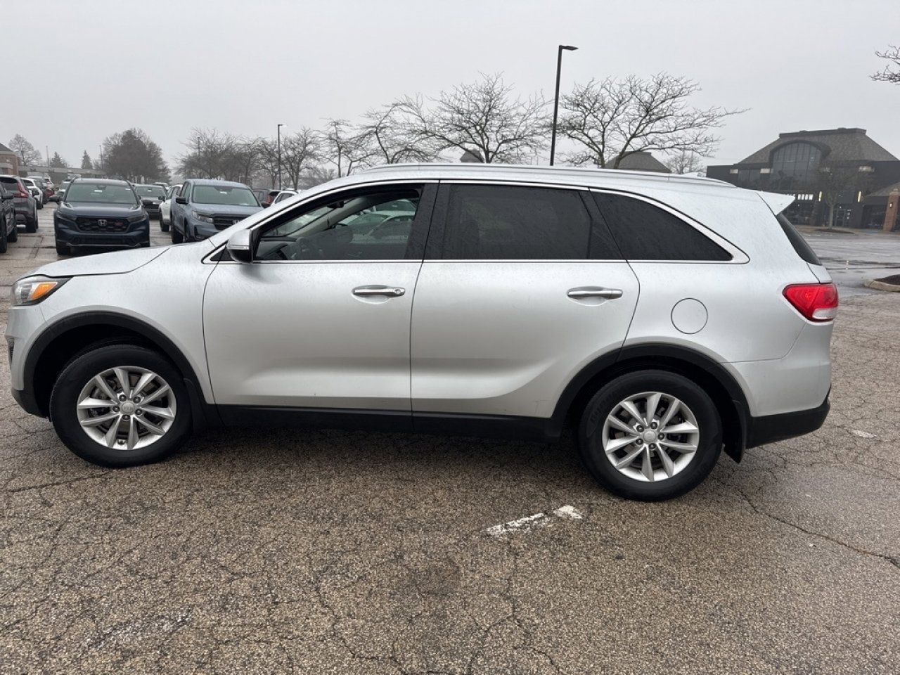 Used 2017 Kia Sorento LX w/ LX Convenience Package image 10