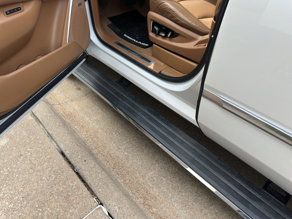 Used 2016 Cadillac Escalade Platinum image 12