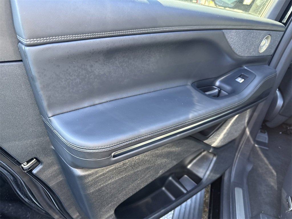 Used 2025 Lincoln Navigator L Reserve w/ Jet Appearance Package image 16