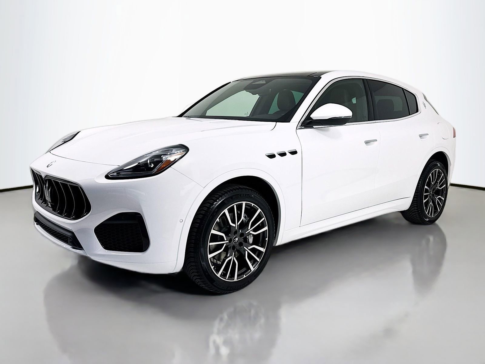 New 2025 Maserati Grecale GT image 4