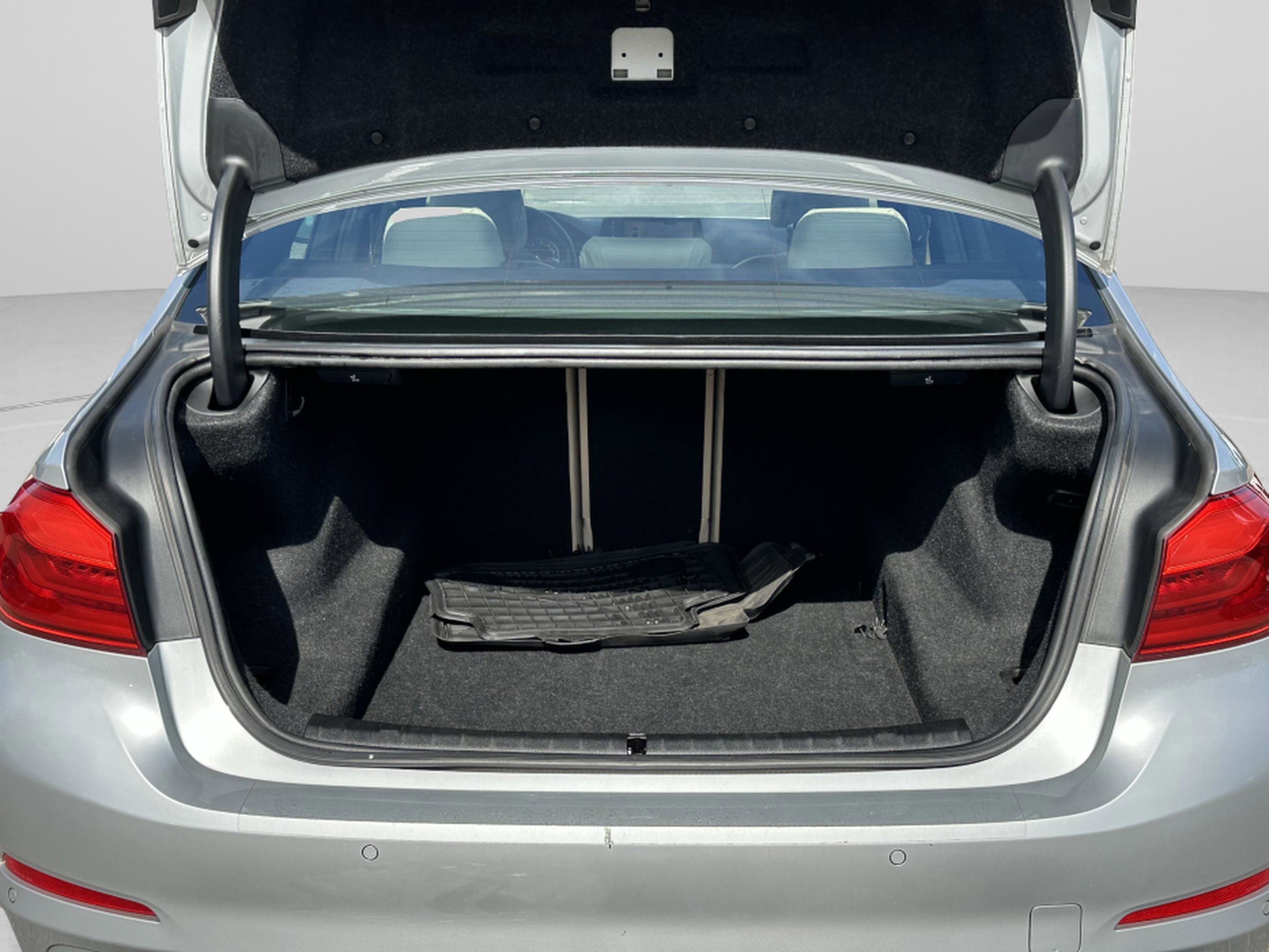 Used 2019 BMW 530i w/ Premium Package image 11